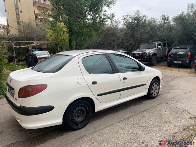 $2,300 Peugeot 206 - $2,300 5