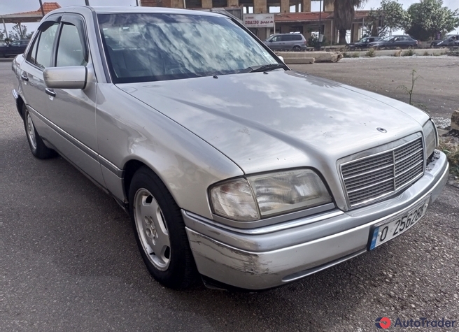 $2,700 Mercedes-Benz 280C - $2,700 1