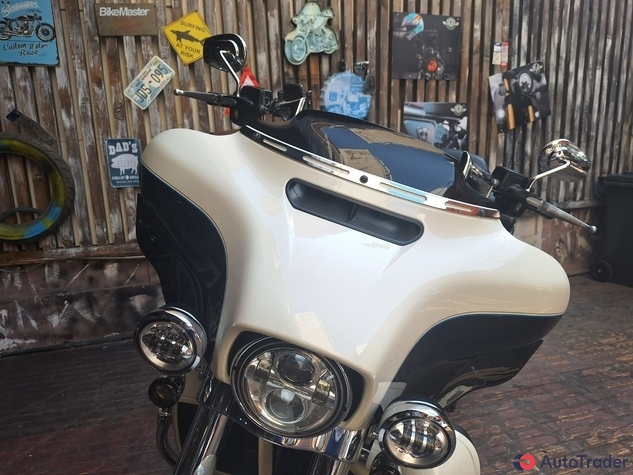 $16,000 Harley Davidson Ultra Classic - $16,000 4