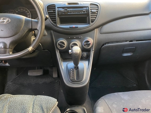 $5,800 Hyundai i10 - $5,800 8