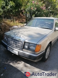 1990 Mercedes-Benz 240/260/280 26