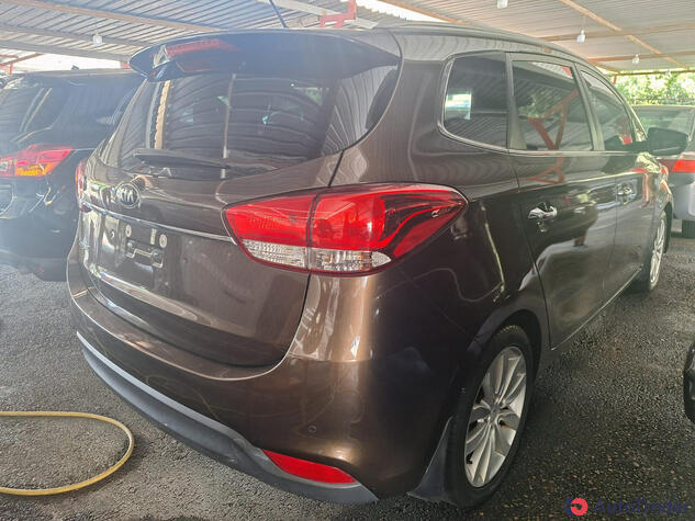 $10,500 Kia Carens - $10,500 6