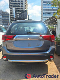 $14,000 Mitsubishi Outlander - $14,000 4