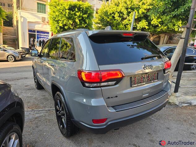 $27,500 Jeep Grand Cherokee - $27,500 4