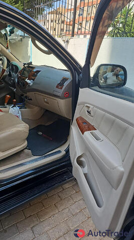 $14,000 Toyota Fortuner - $14,000 7